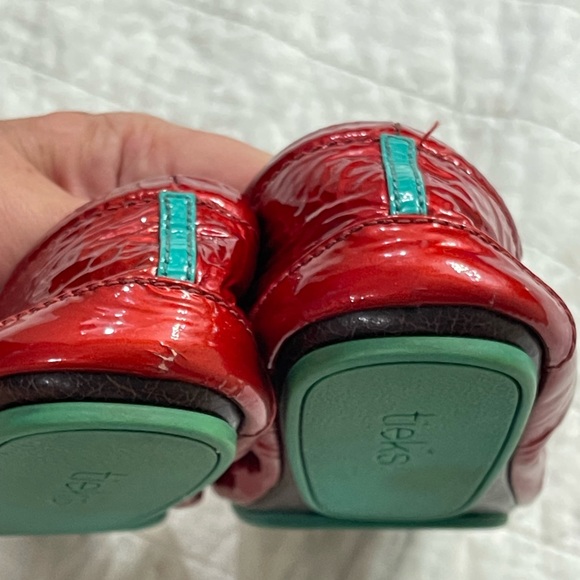 RARE Limited Edition Red Diamond Patent Tieks - Size 8 - Picture 4 of 9